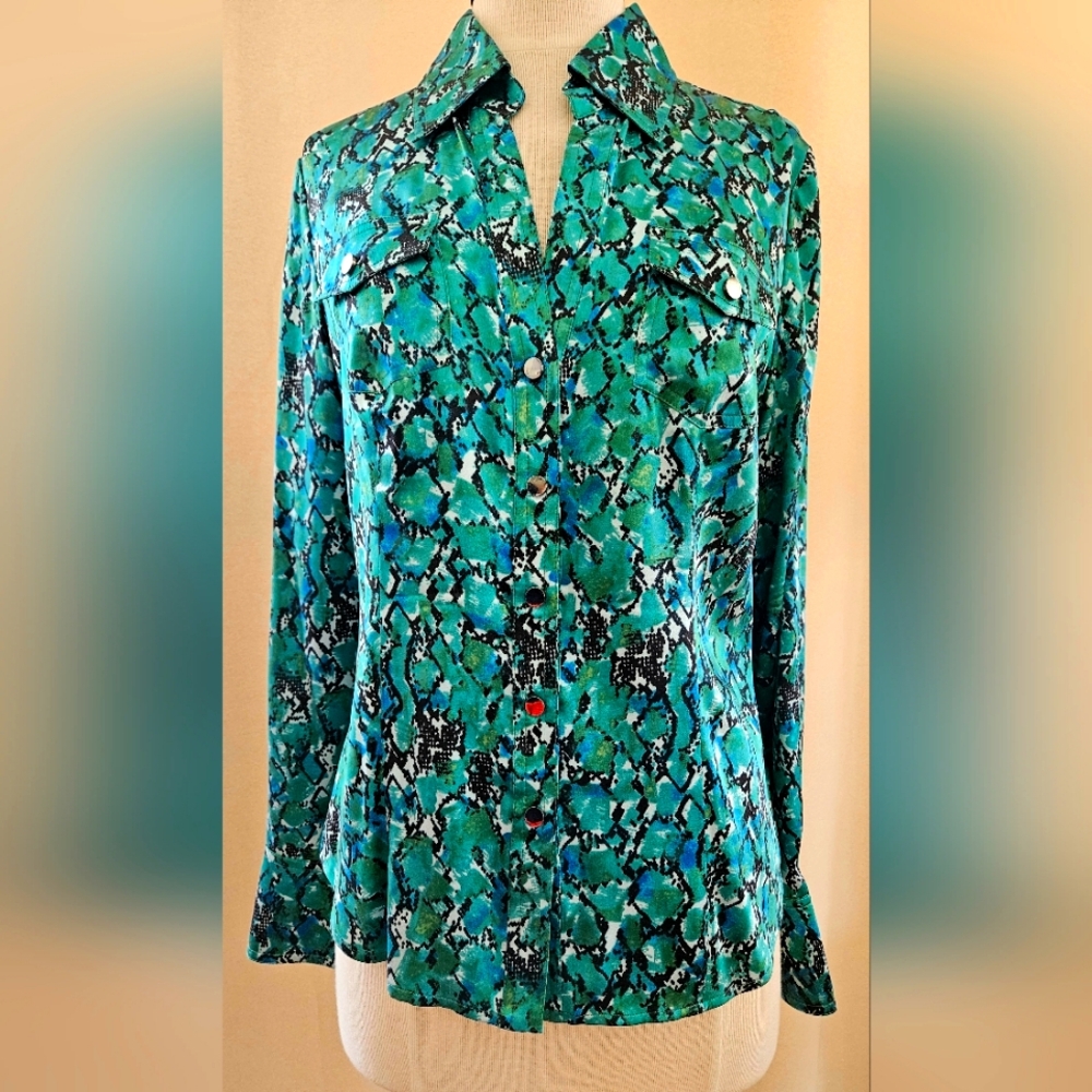 Woman's Metal Snap Fitted Blouse